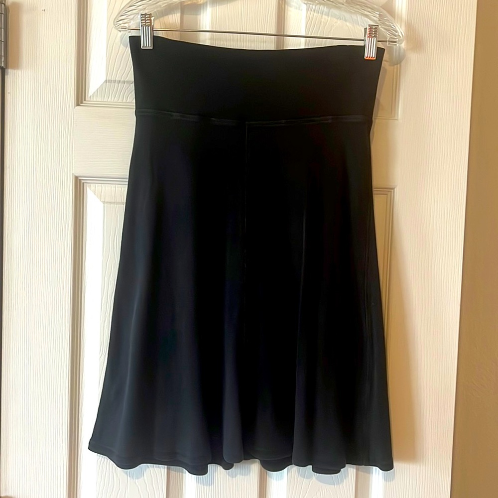 Vintage Hard Tail black roll down waist skirt. Size M.